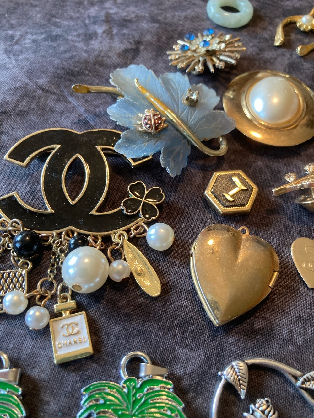 Junk Drawer Trinkets & Oddities cufflinks pins pendants etc - Picture 7 of 12